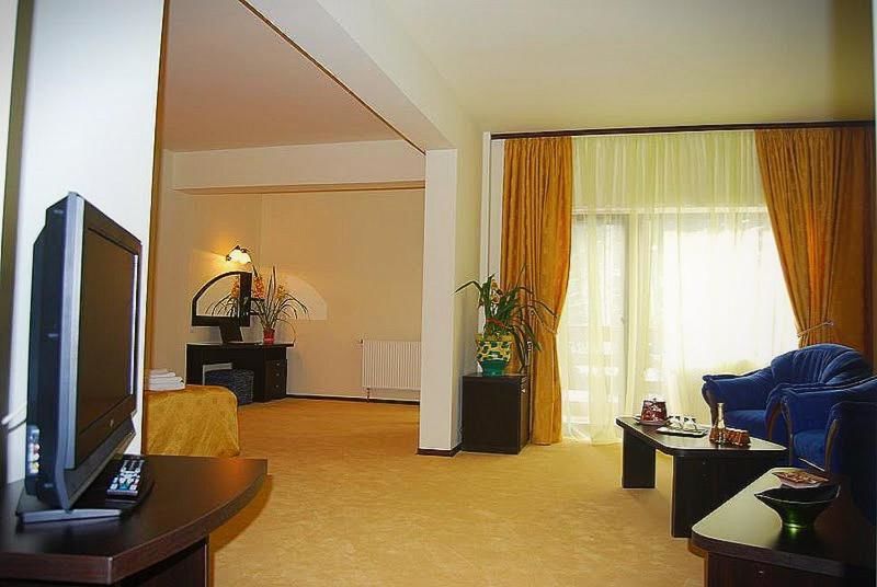 Отель Hotel Poiana Ursului Пояна-Брашов-32